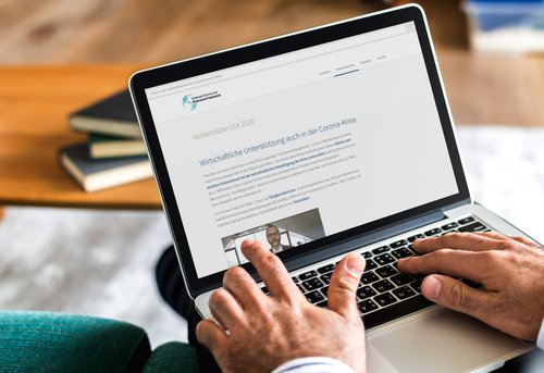 VDB-Verbandsbericht 2020 auf einem Laptop-Bildschirm